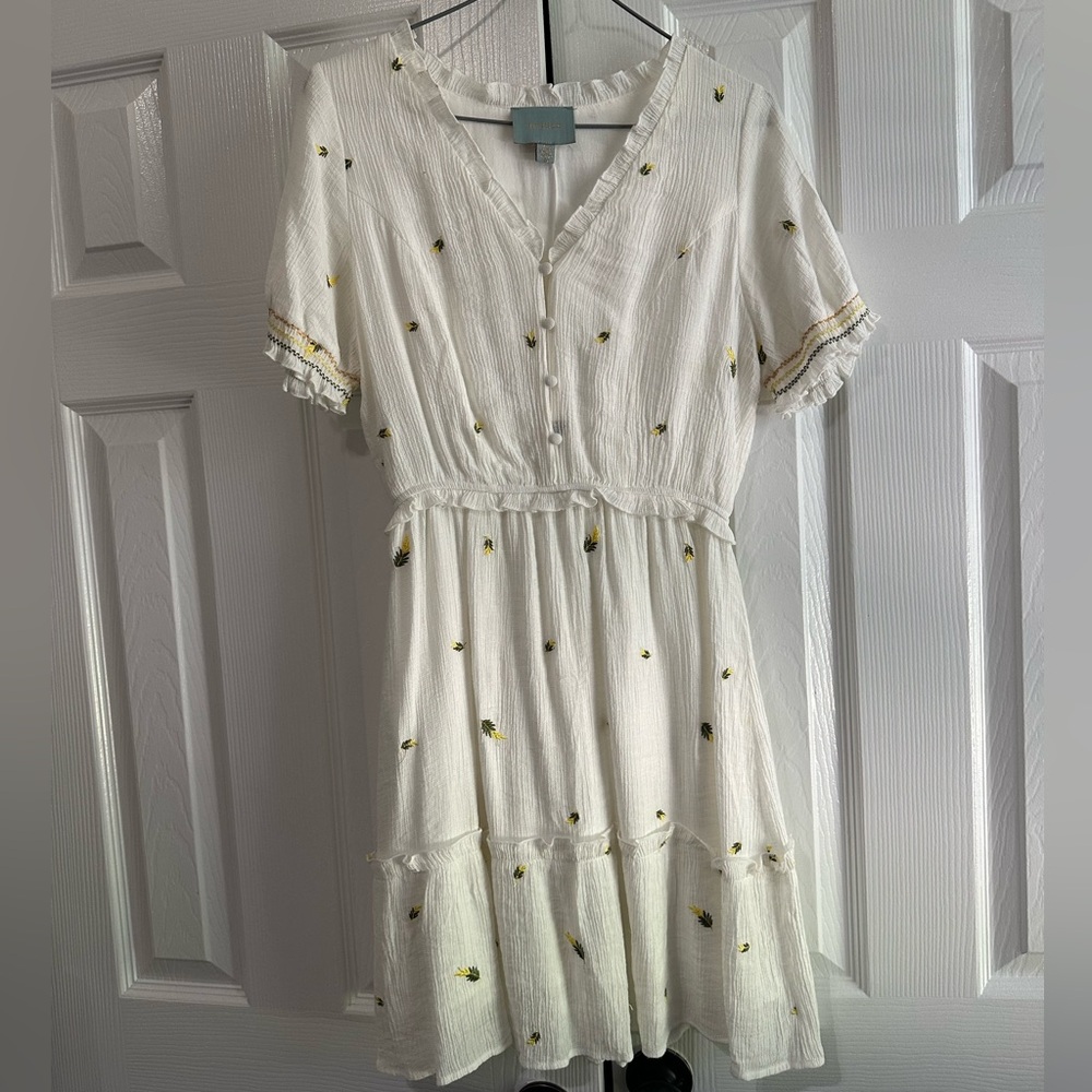 Skies are blue‎ mini white dress